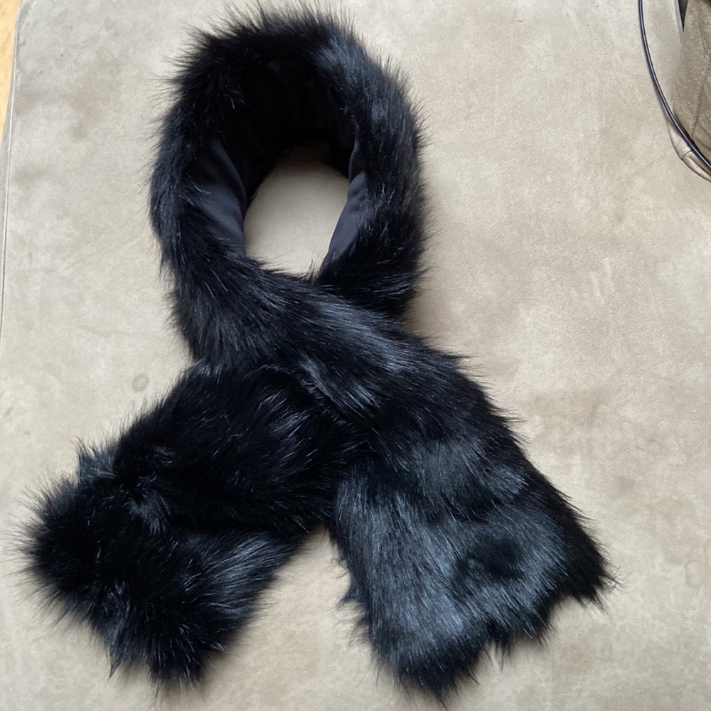NWT DKNY Faux Fur Black Winter Scarf